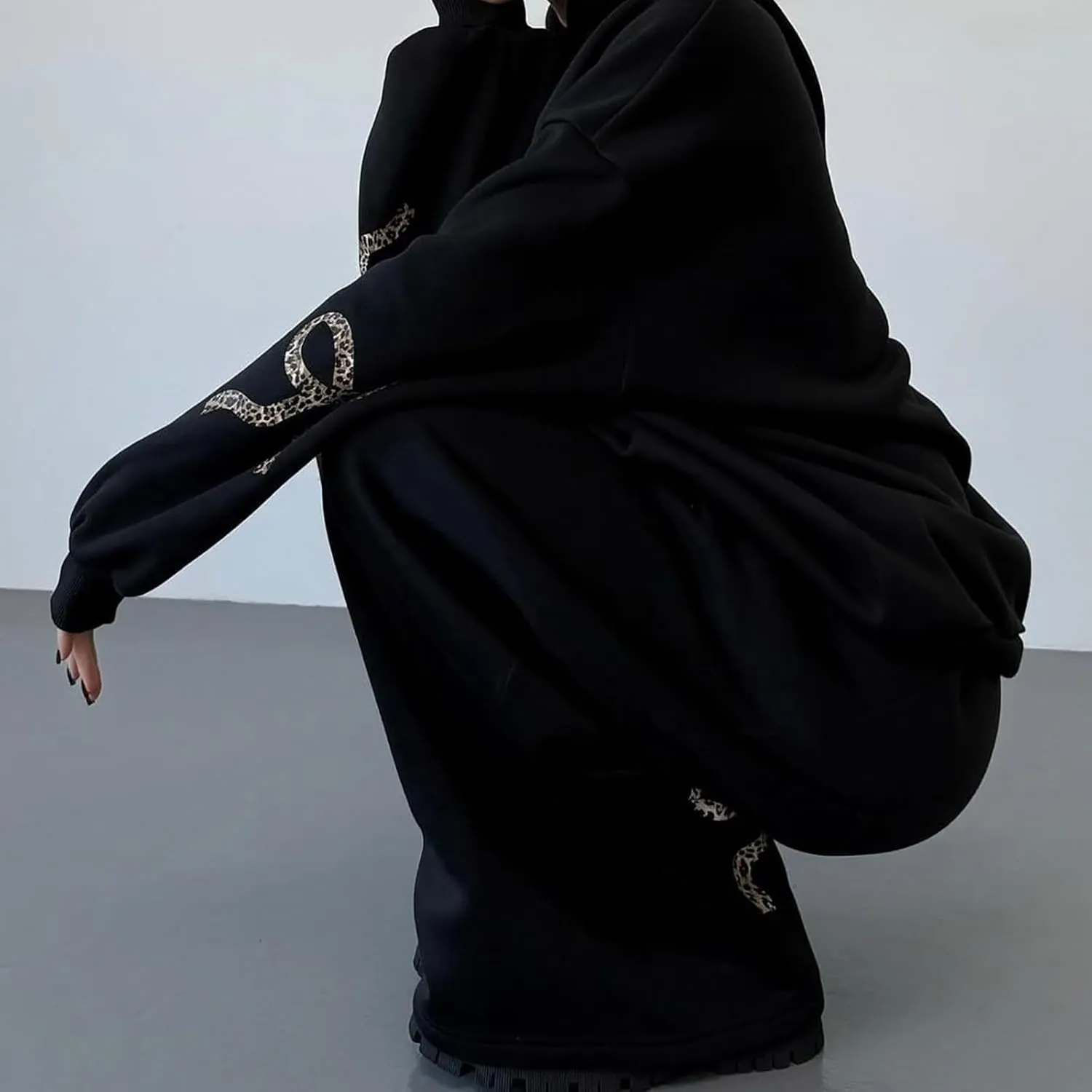 Aonoapll Bow Hoodie Sweatsuit Set for Women Oversized Hooded Sweatshirt Sweatpants Bow Print Matching 2 Piece Sweat Sets