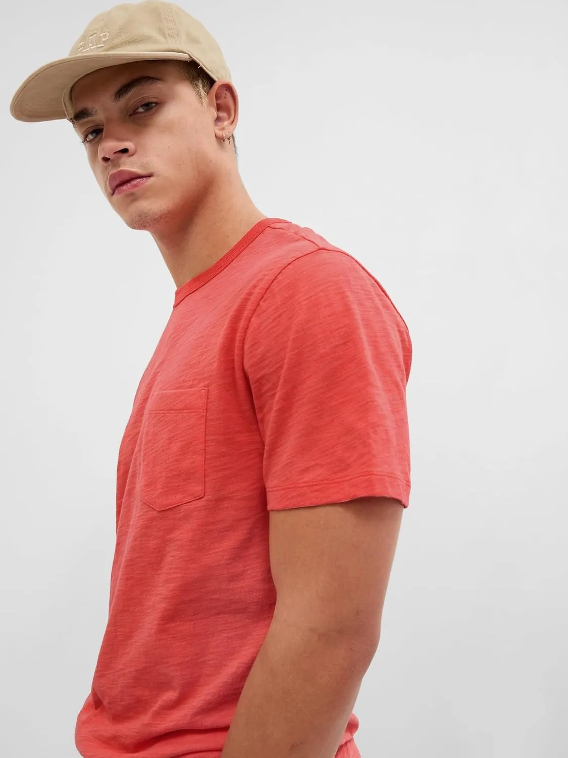 GAP Men's Lived in Pocket Crew T-Shirt
