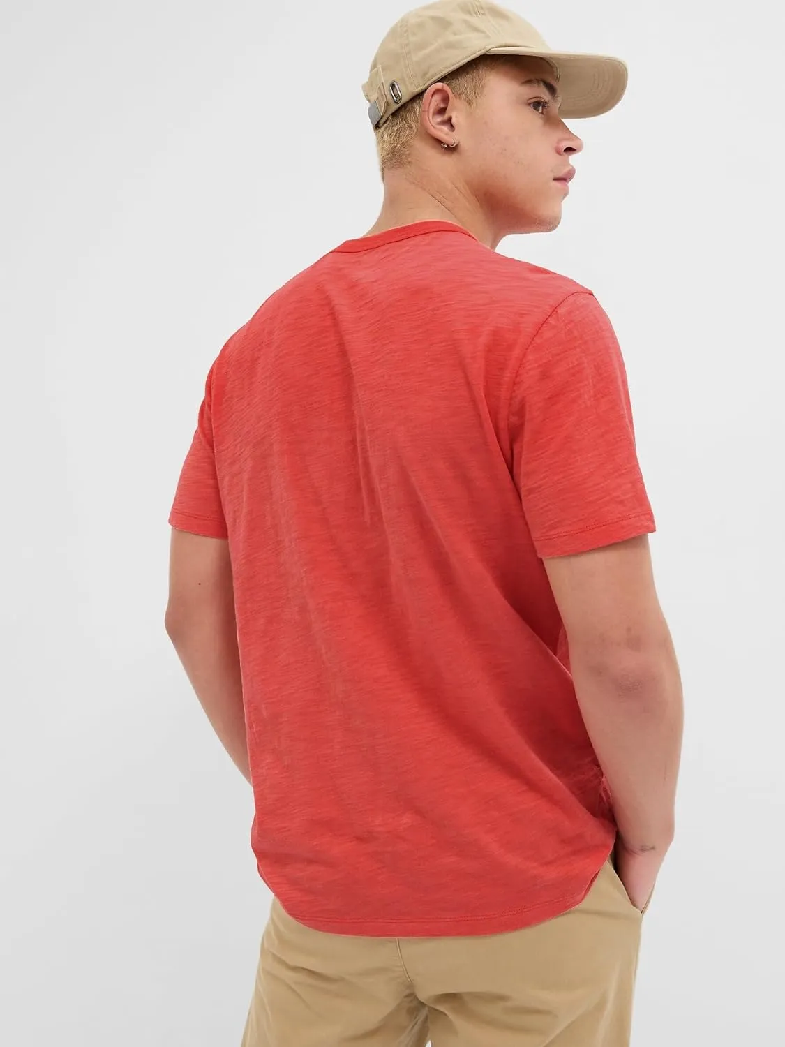 GAP Men's Lived in Pocket Crew T-Shirt